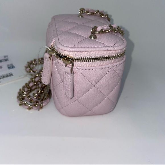 Sold Chanel 22P Light Pink mini vanity with CC interlock chain and Mirror - Picture 6 of 15